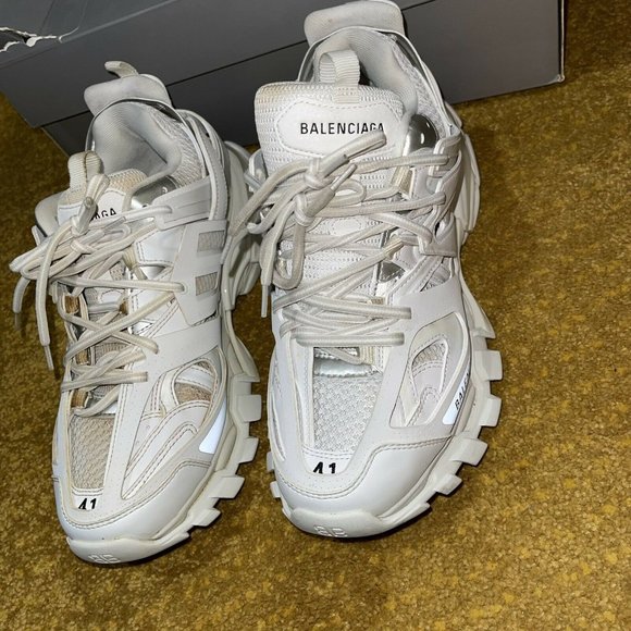 balenciaga runners with laces